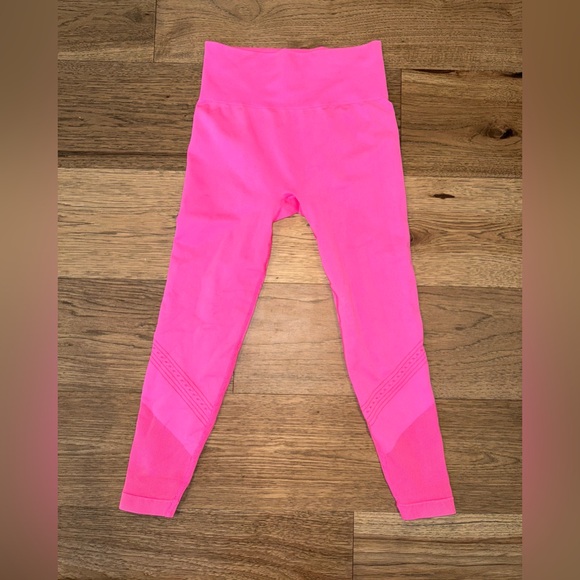 Like New, Target Hot Pink Workout pants size small - Picture 1 of 3